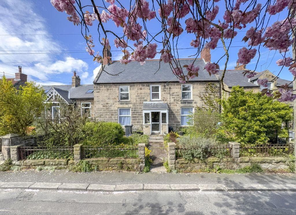 2 Bedroom House - Mid Terrace