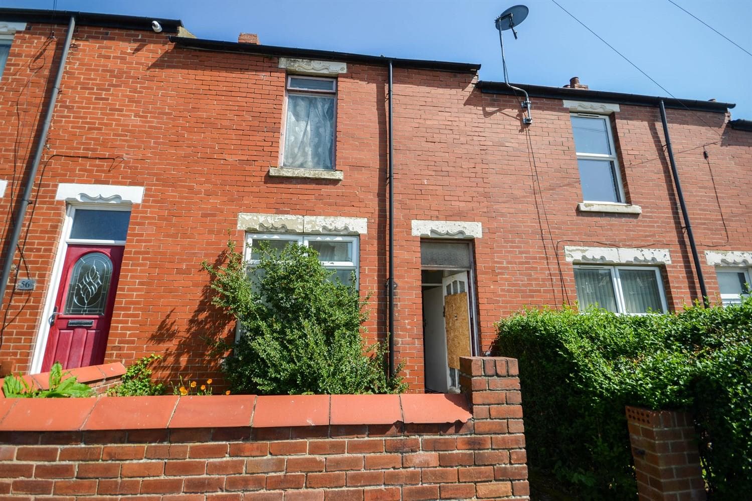 2 Bedroom House - Mid Terrace