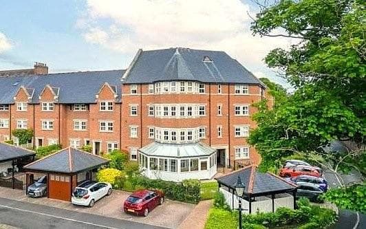 Immaculate 2 Bedroom Ground Floor Garden Flat