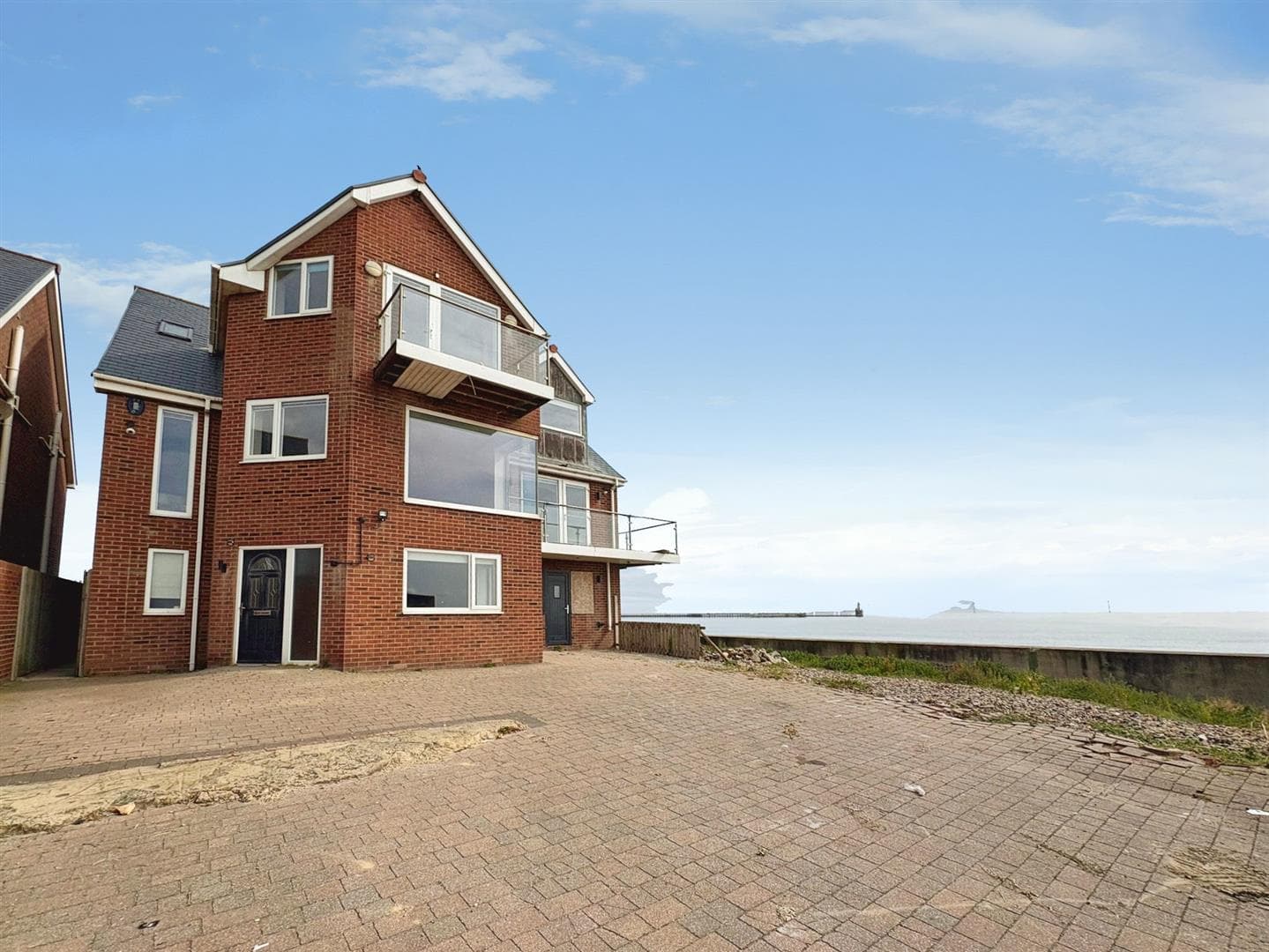 5 Bedroom House - Detached