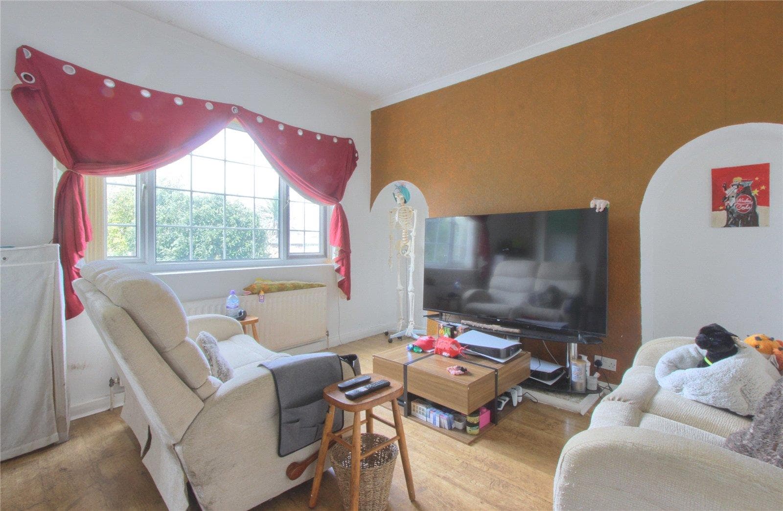 2 Bedroom House - Mid Terrace