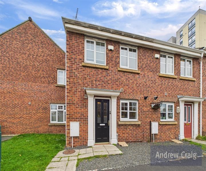 3 Bedroom House - End Terrace