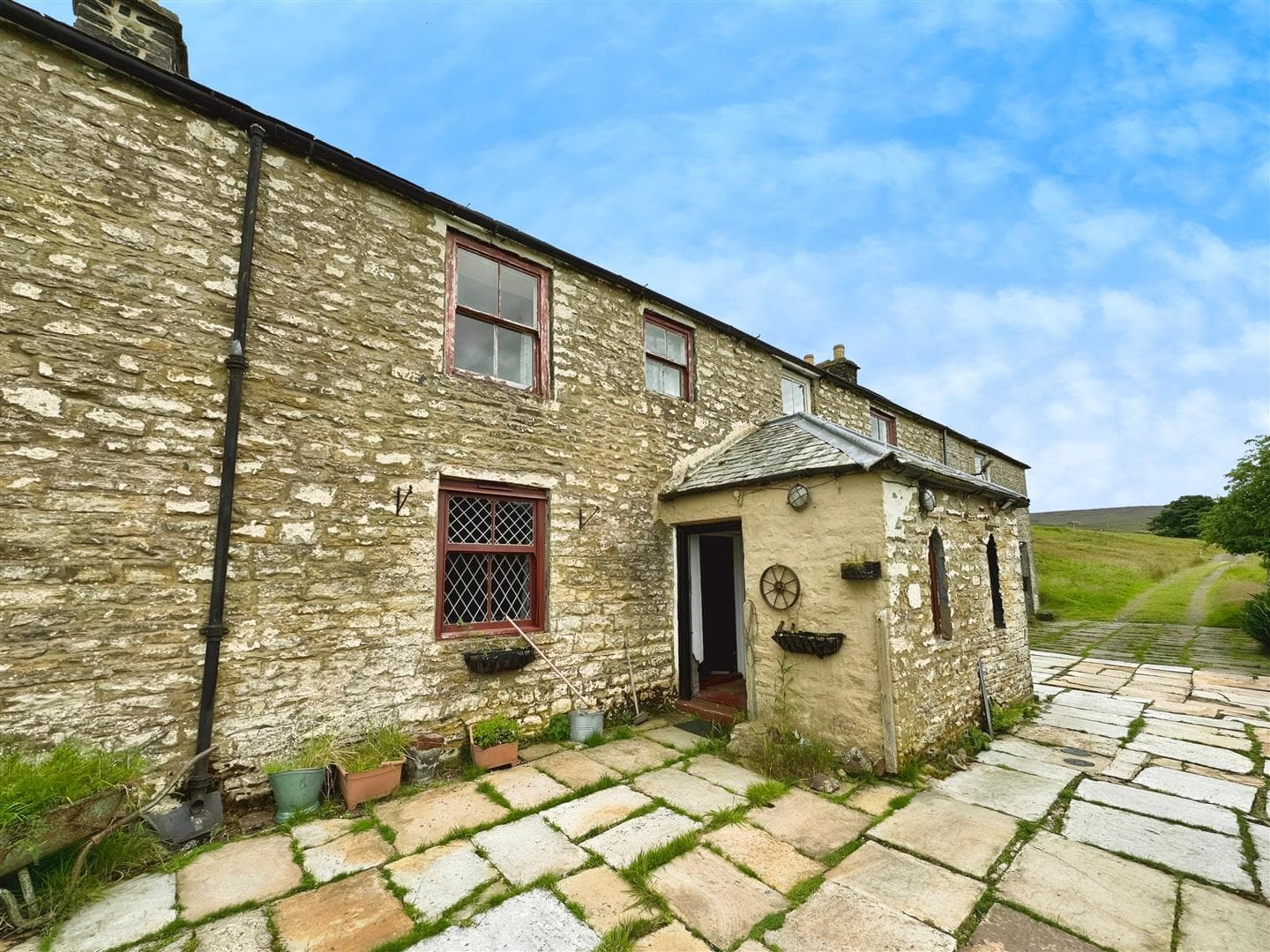 Stone Built Mid Terraced Cottage with Dramatic Open Views