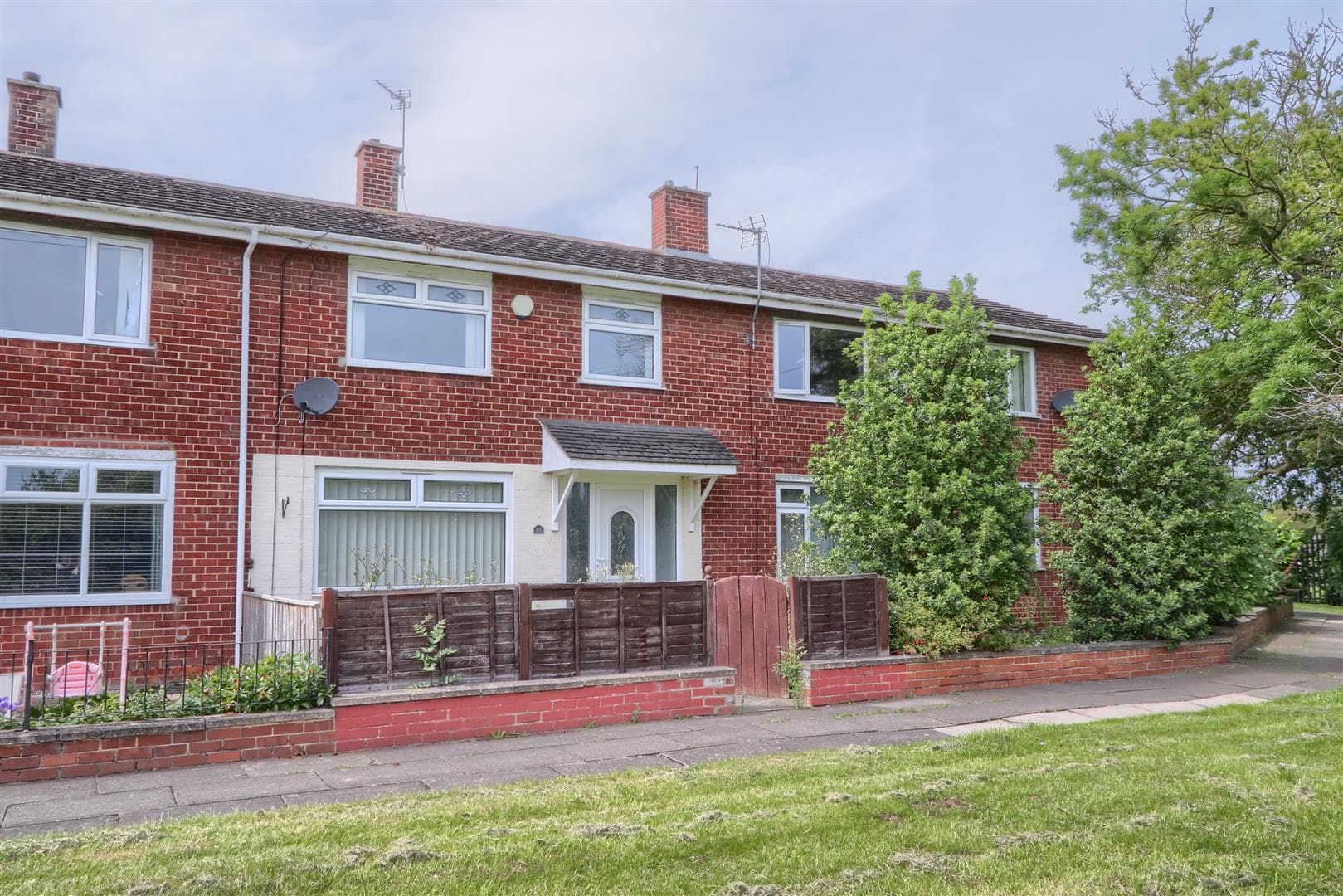 3 Bedroom House - Mid Terrace