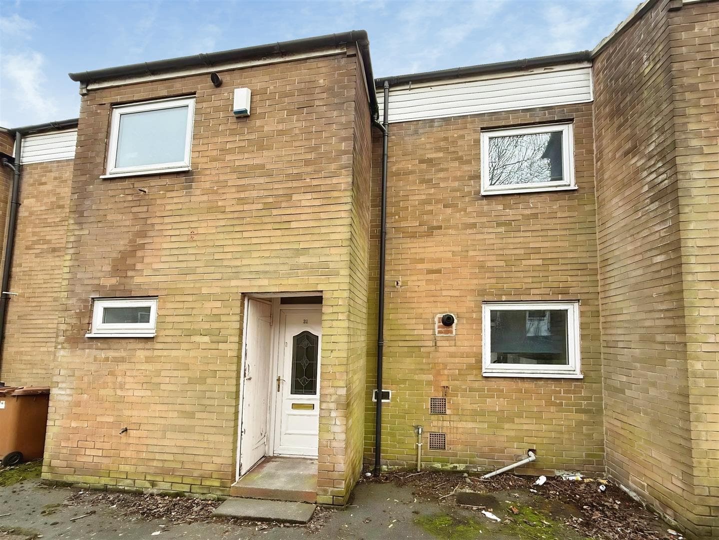 3 Bedroom House - Mid Terrace