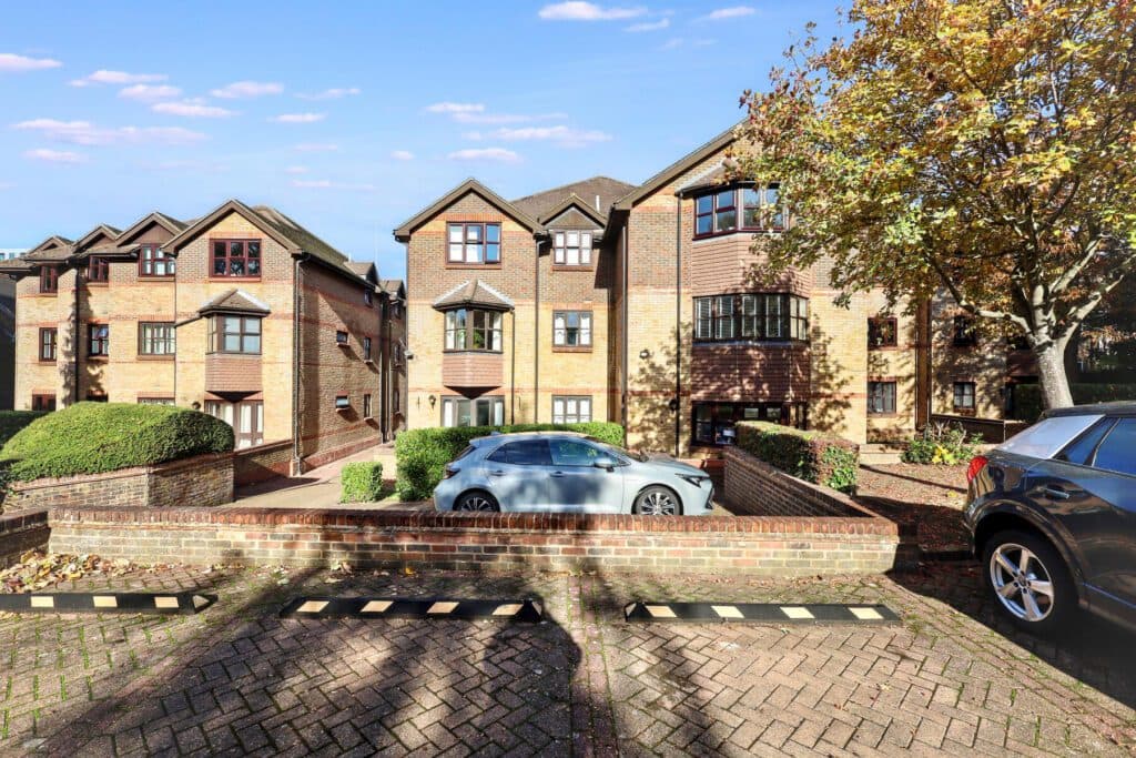 Ground Floor Studio Flat with Share of Freehold