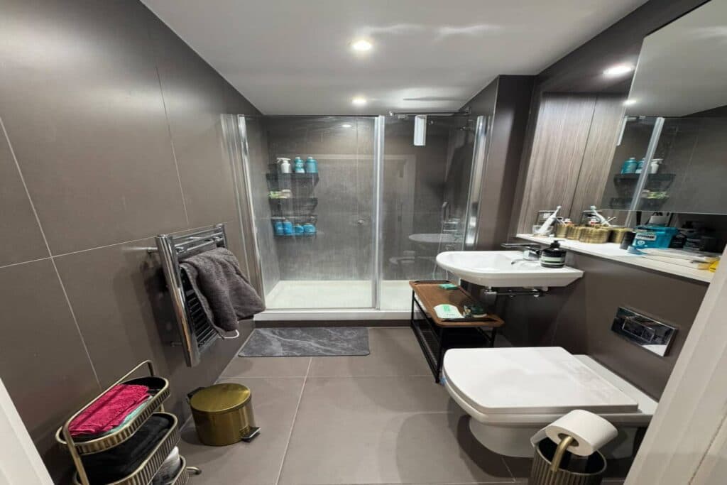 Modern Third Floor Studio Flat