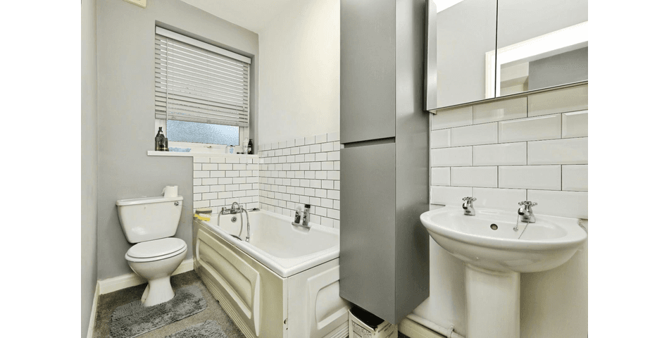 Two Bedroom Flat with Ground Floor Shop