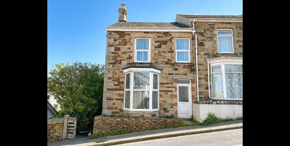Spacious Three Bedroom End Terrace Property