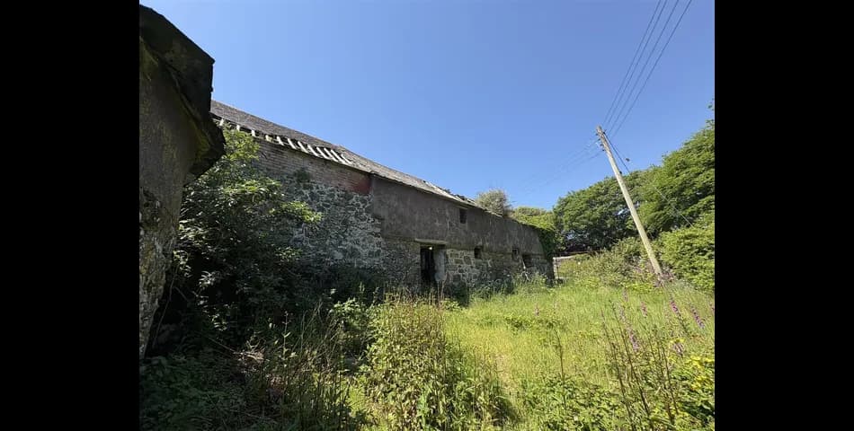 Barn with Roundhouse at Churchtown Farm - The Lizard, Helston