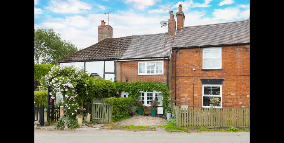 One Bedroom Mid Terrace Victorian Cottage