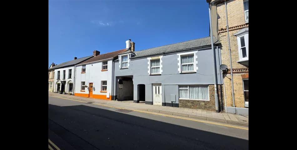 Substantial Terraced Property with Mixed Use Opportunity