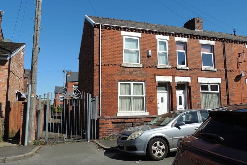 3 bed End Terrace House For Auction