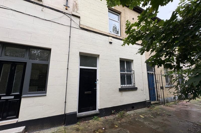 2 bed Flat For Auction