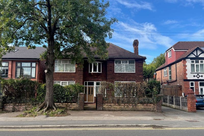 5 bed Detached House For Auction