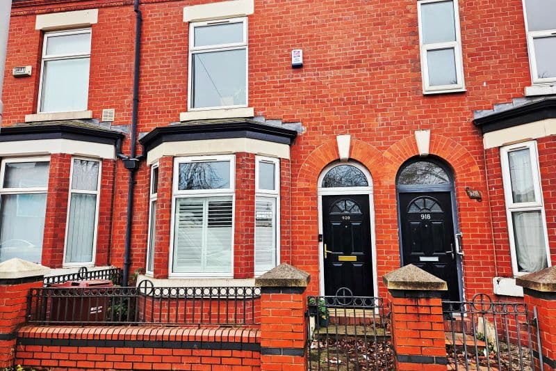 2 bed Terraced House For Auction