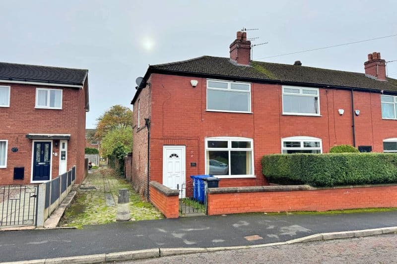 2 bed Terraced House For Auction