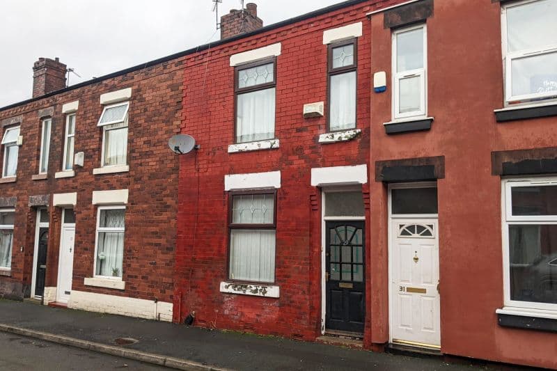 2 bed Terraced House For Auction