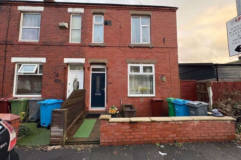 3 bed End Terrace House For Auction
