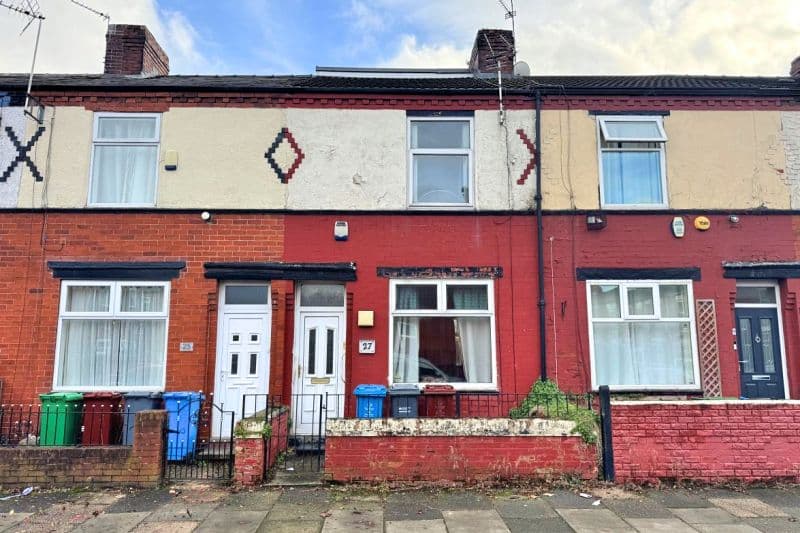 2 bed Terraced House For Auction