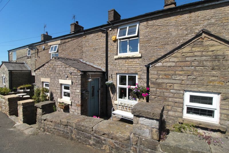 2 bed Terraced House For Auction