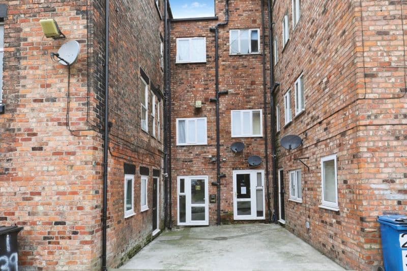 2 bed Ground Floor Flat For Auction