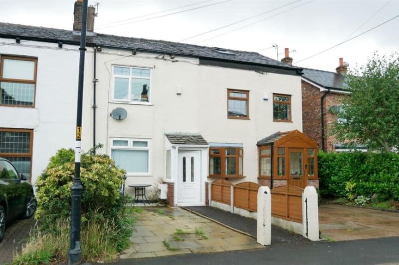 2 bed Terraced House For Auction