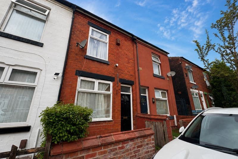 2 bed Terraced House For Auction