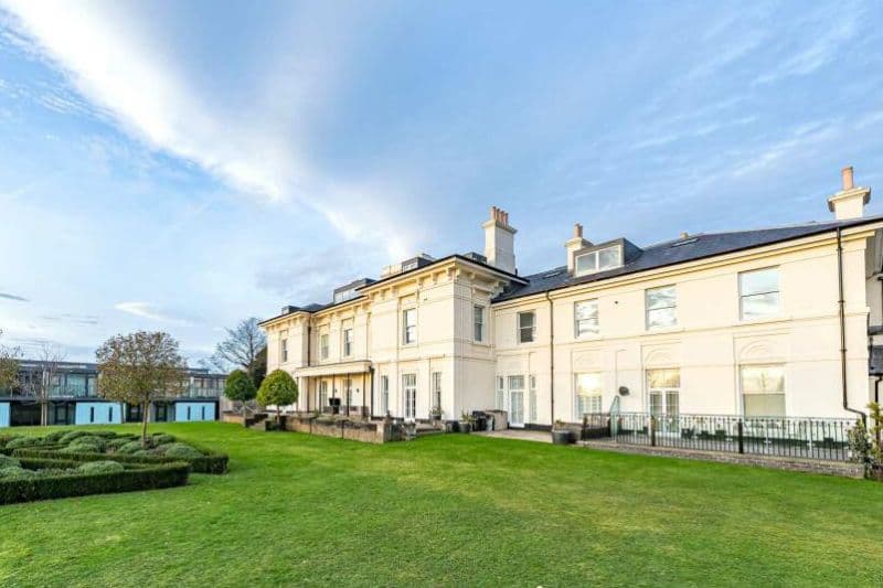 3 bed Penthouse Apartment For Auction