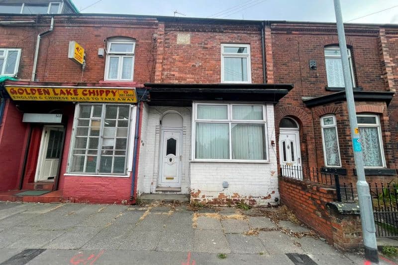 2 bed Terraced House For Auction