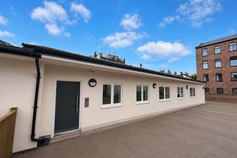 6 bed Block of Flats For Auction