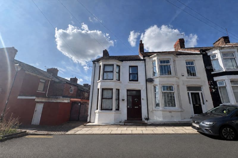 3 bed End Terrace House For Auction