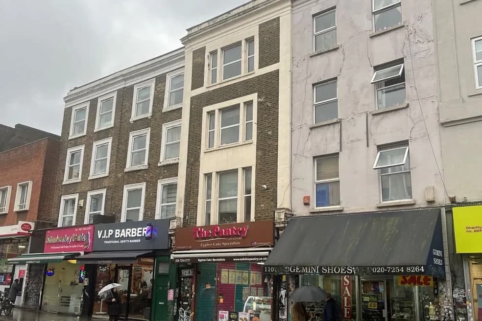 Leasehold One Bedroom Flat Producing £16,800 Per Annum
