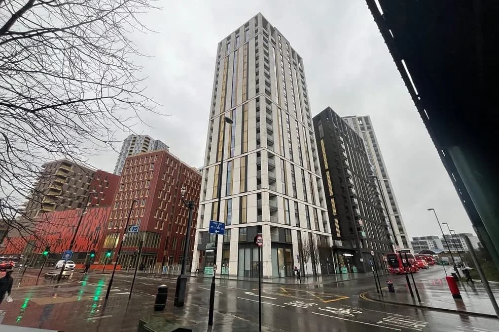 Leasehold One Bedroom Flat Producing £21,360 Per Annum