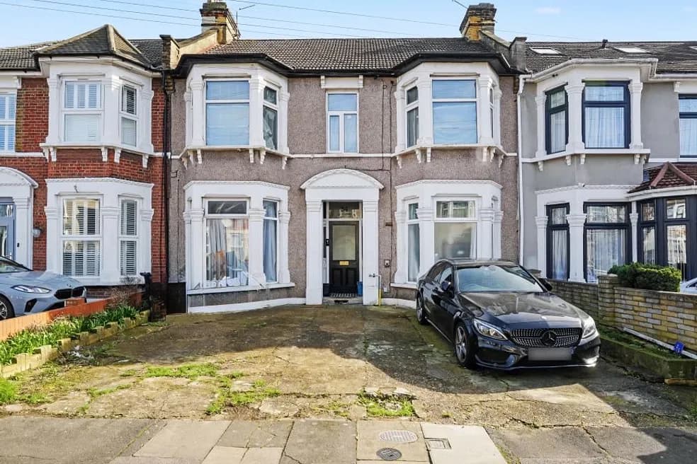 Leasehold Two Bedroom Ground Floor Garden Flat