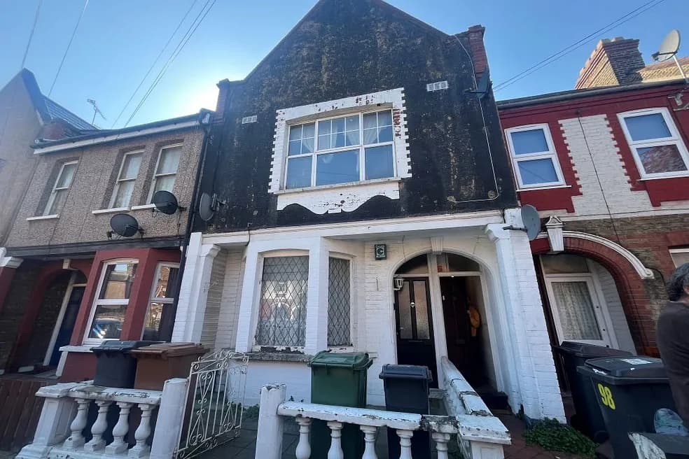 Vacant Leasehold First Floor Two Bedroom Flat