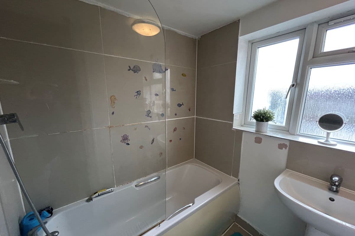 Freehold Investment - Shop & 3 Bed Split-Level Flat