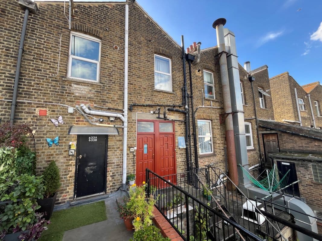 Freehold Retail Unit with Two Flats Above and Food Preparation Unit