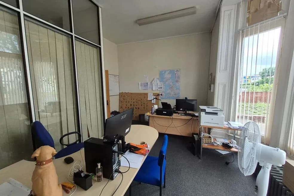 FREEHOLD VACANT OFFICES, WITH PLANNING FOR TEN FLATS
