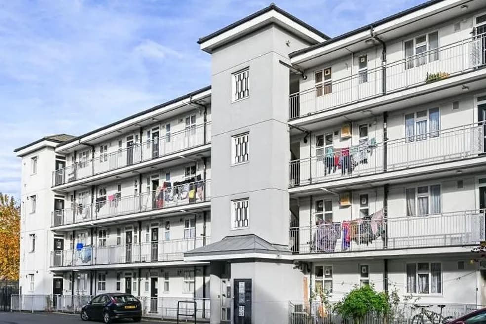 A Vacant Leasehold Three Bedroom Ground Floor Apartment