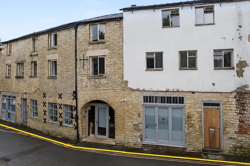 Freehold Investment - 5 Commercial Units & 7 Vacant Residential Units