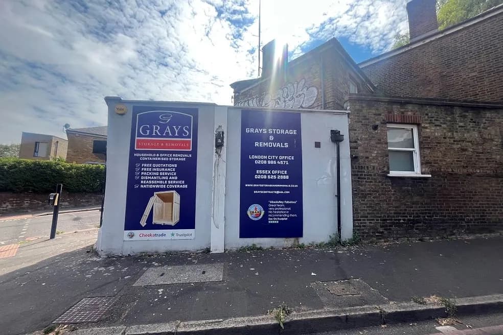 Freehold Vacant Former Mini-Cab Office with Development Potential