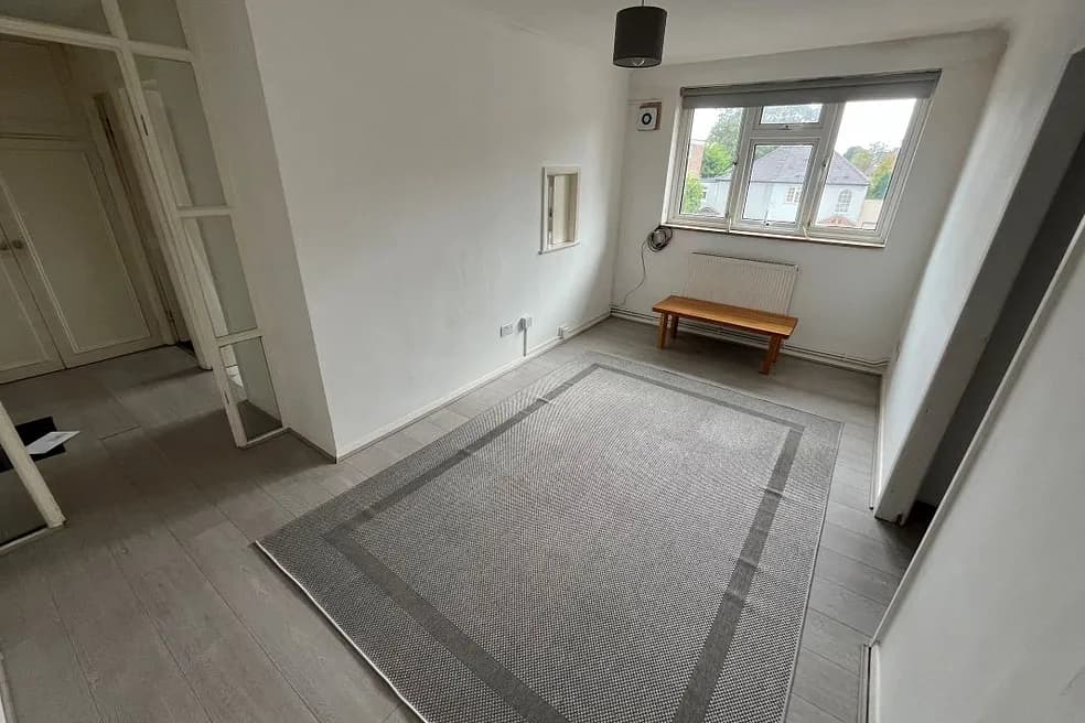 Vacant Leasehold - Second Floor One Bedroom Flat