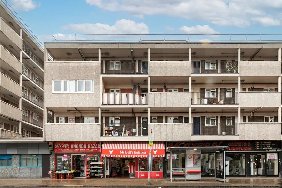 LONG LEASEHOLD COMMERCIAL INVESTMENT PRODUCING £22,500 P.A.