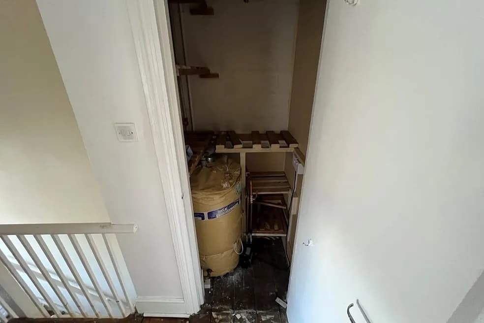 Vacant Leasehold Second Floor One Bedroom Flat