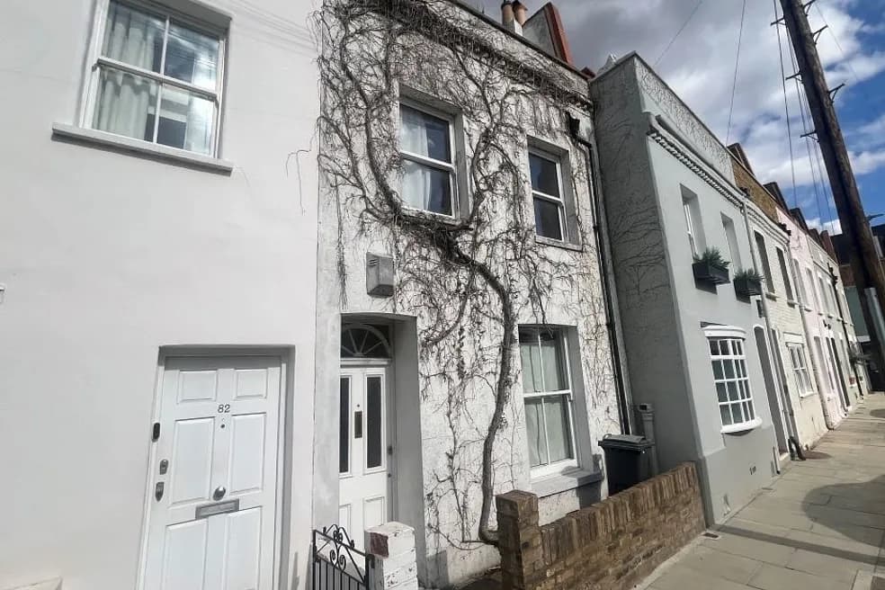 Freehold Four Bedroom Vacant Terrace House with Rear Garden and Balcony