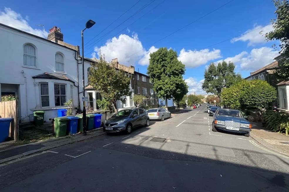 LEASEHOLD VACANT THREE BEDROOM FLAT