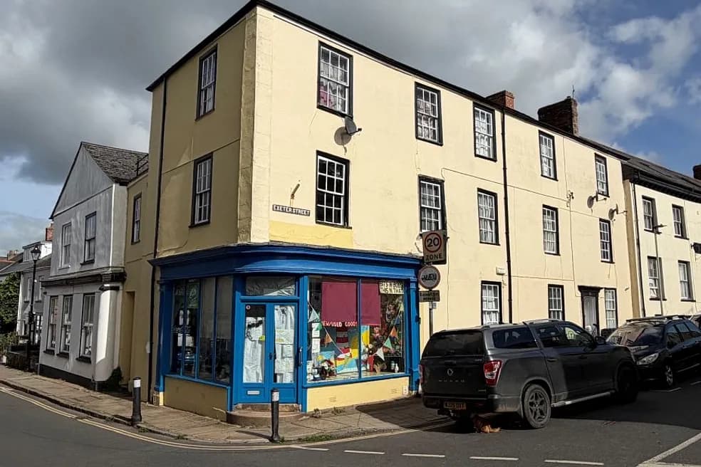 FREEHOLD MIXED-USE INVESTMENT OPPORTUNITY