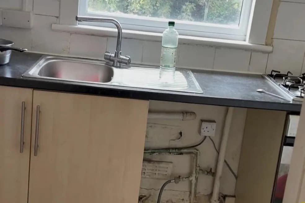 VACANT LEASEHOLD THREE BEDROOM FLAT