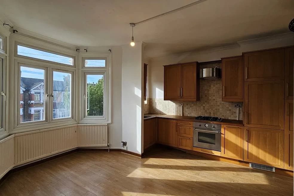Vacant Leasehold One Bedroom First Floor Flat